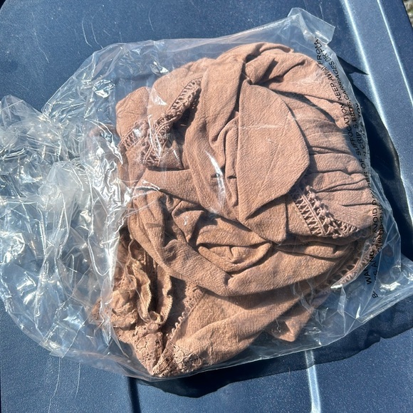 New! Never worn Size small light brown lightweight long sleeveish pretty top - Picture 5 of 7